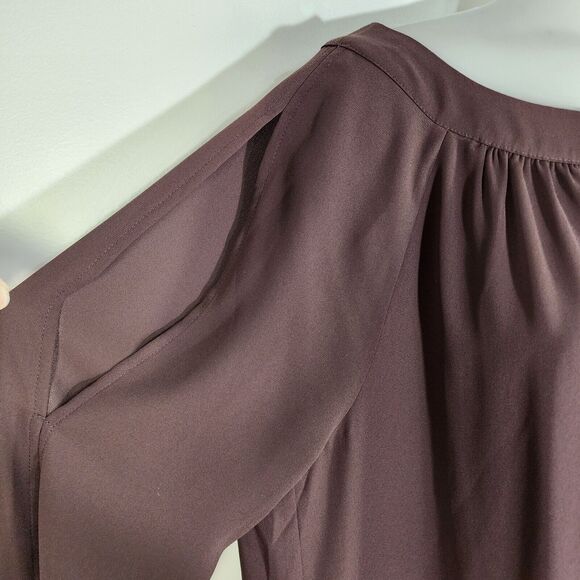 Chico's Womens Top Size 1 Medium Brown Asymmetrical Hem Grommet Cold Shoulder - Picture 8 of 14